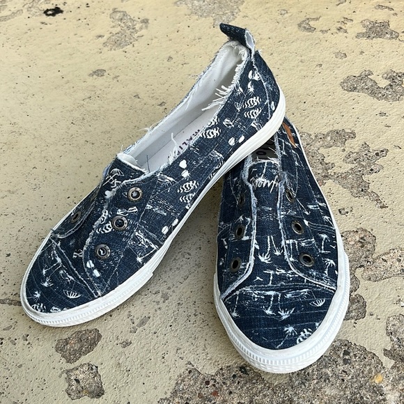 Blowfish Shoes - Like new Blowfish Malibu limited edition slip on shoe